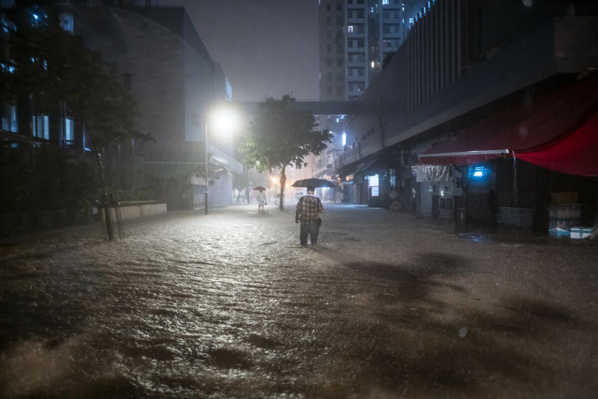 香港即時新聞 - HK01 : 天文台發出黃色暴雨警告信號 預警未來一兩小時廣泛地區受影響