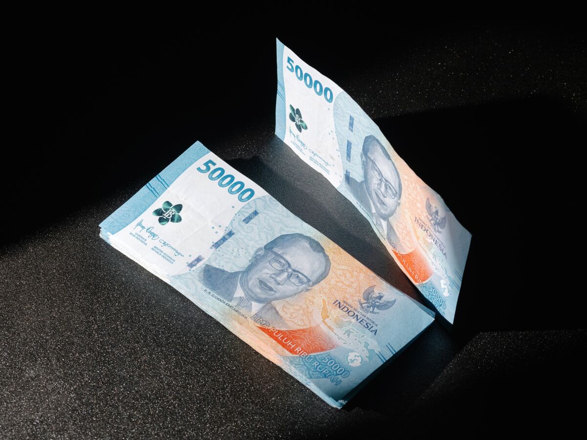 Indonesia Intervenes ‘Boldly’ as Rupiah Weakens Toward Record