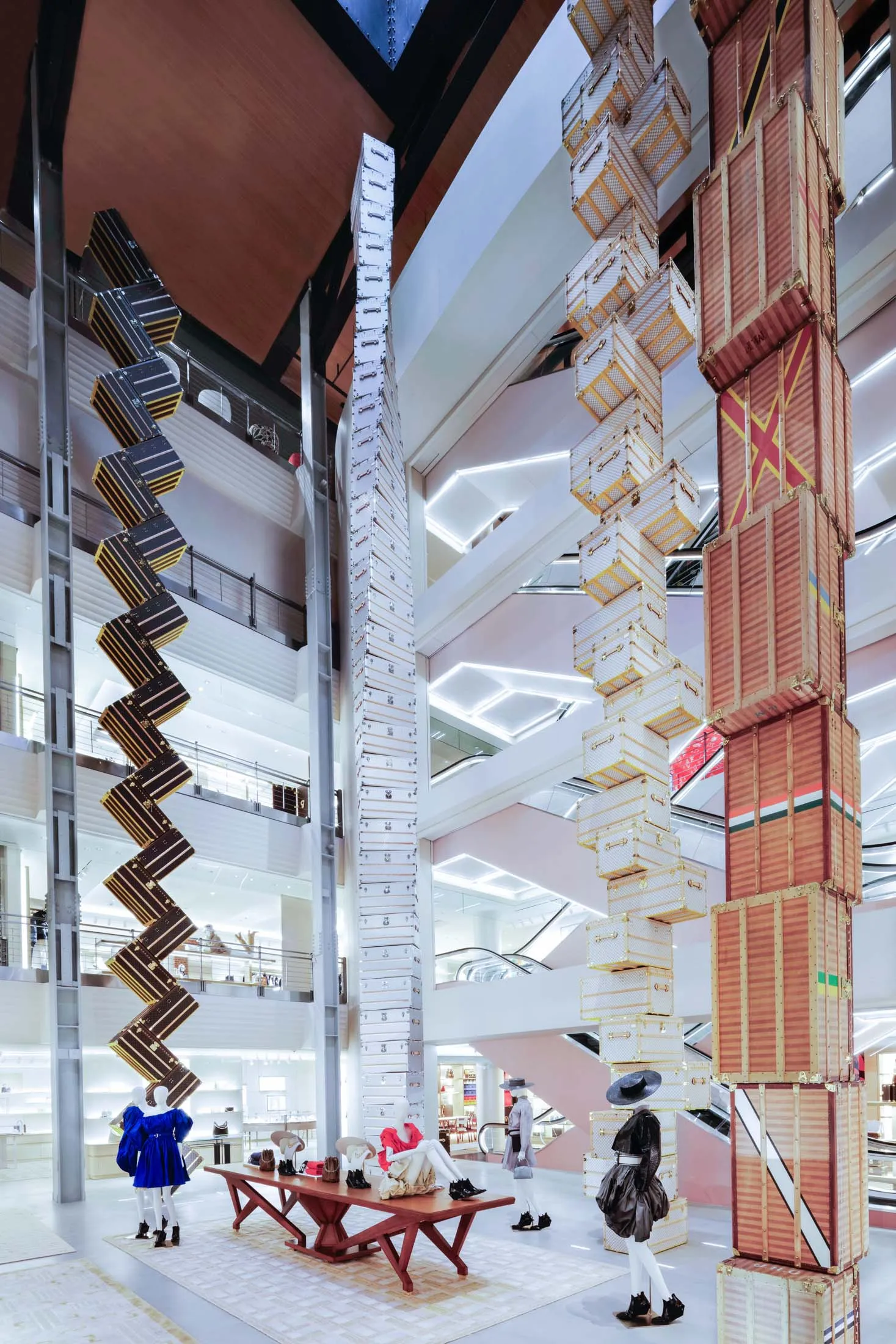 Louis Vuitton Trunks Take Over Fifth Ave Alongside Bold Temporary Store -  Bloomberg, image size:1467x2200