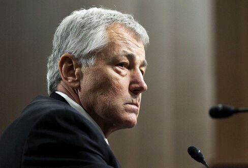 Hagel Feuds With ‘Old Friend’ McCain Over Iraq Surge at Hearing