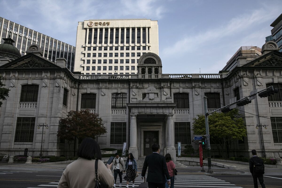 Bank of Korea Holds Policy, Extending Inflation Fight Into 2024