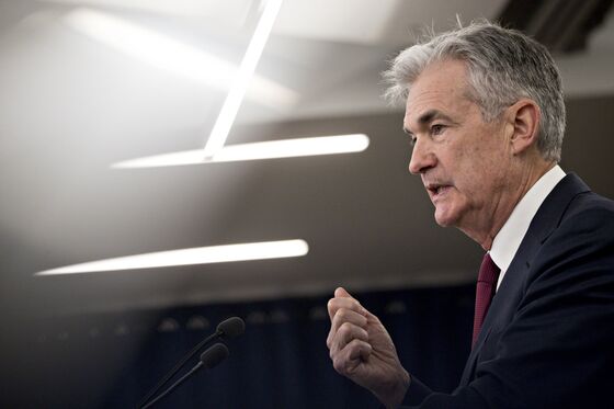 Powell to Duck Taking Sides as Two Fed Camps Square Off on Rates