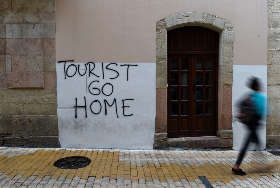Anti-tourist graffiti in the historic center of Oviedo, Spain, in 2017.