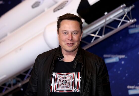 Elon Musk Moves Foundation to Texas, Fanning Relocation Speculation