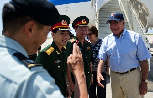 Cam Ranh Bay Lures Panetta Seeking U.S. Return to Vietnam Port