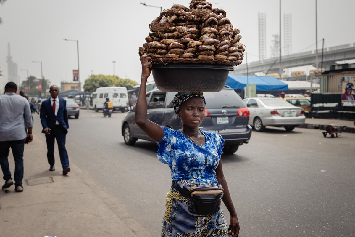 Nigeria May Hike Rates as Inflation Hits Fresh 18-Year High