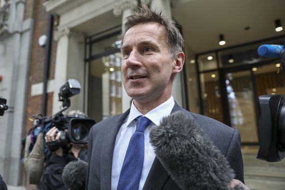 Hunt Accuses Johnson of Dodging Scrutiny in Race to Lead U.K.
