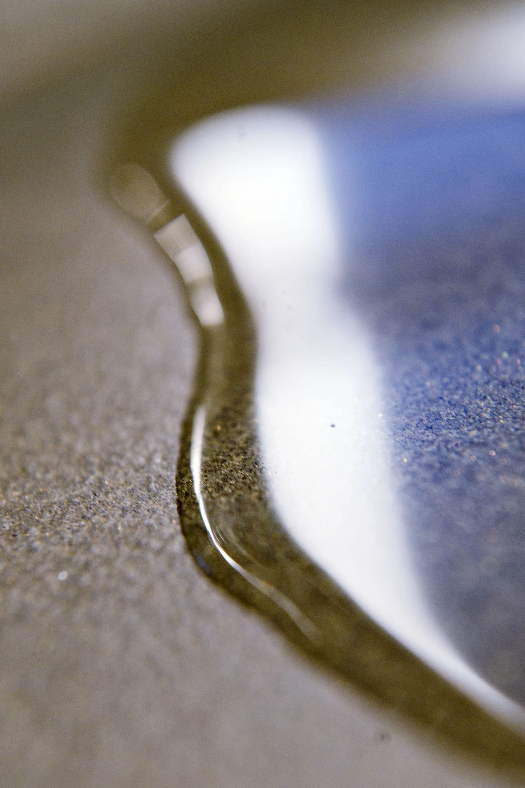 Vegetable cooking oil sits in a pan on a stove in Tiskilwa, Illinois, U.S., on Saturday, April 16, 2011.&nbsp;