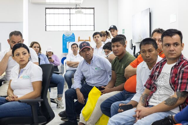 A meeting with local community leaders and GEB employees in Riohacha.