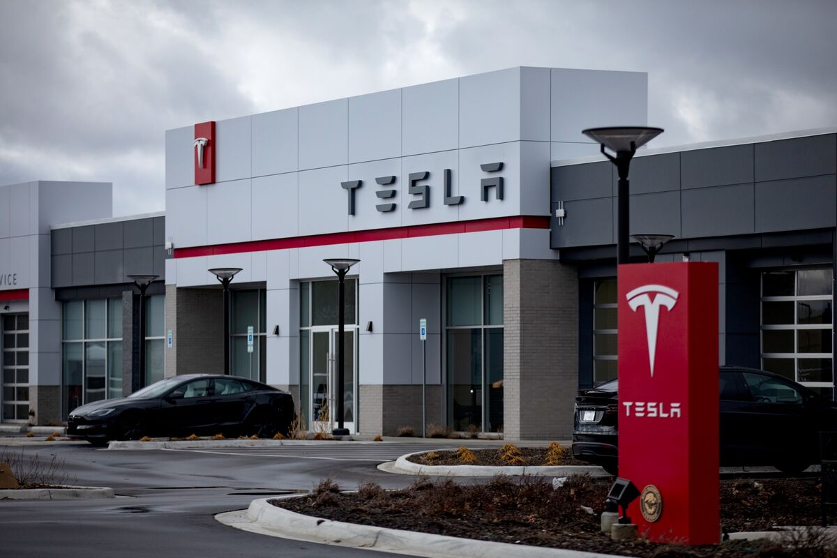 Elon Musk công kích dự luật thuế của Trump, cổ phiếu Tesla giảm mạnh
