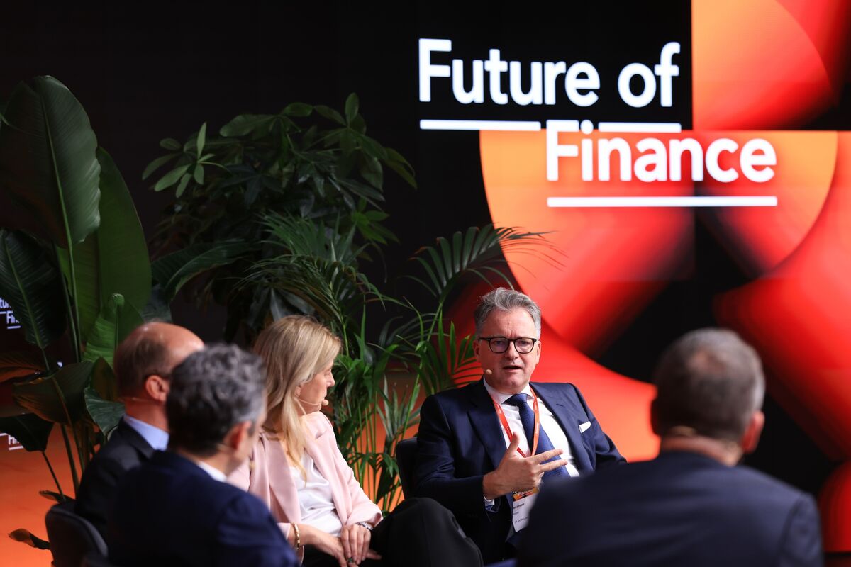 Top German Bankers Urge Government to Cut Back Regulation