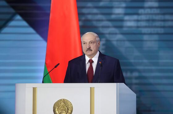 Lukashenko Faces Protesters in Belarus as Russia Weighs Options