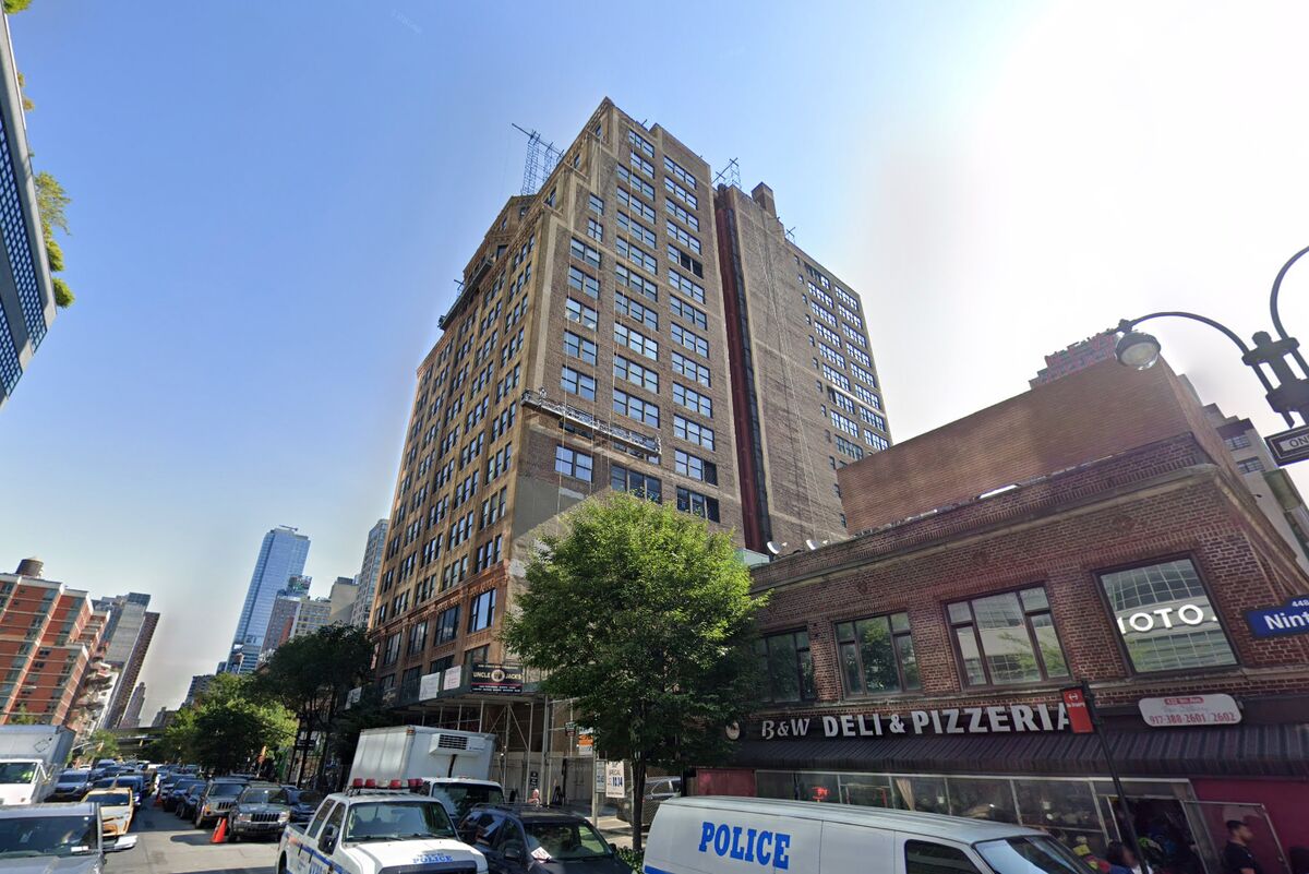 Office Tower by NYC’s Hudson Yards Sells at Over 50% Discount