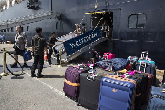 Fears of Global Coronavirus Contagion as 3,000 Cruise Passengers Go Home