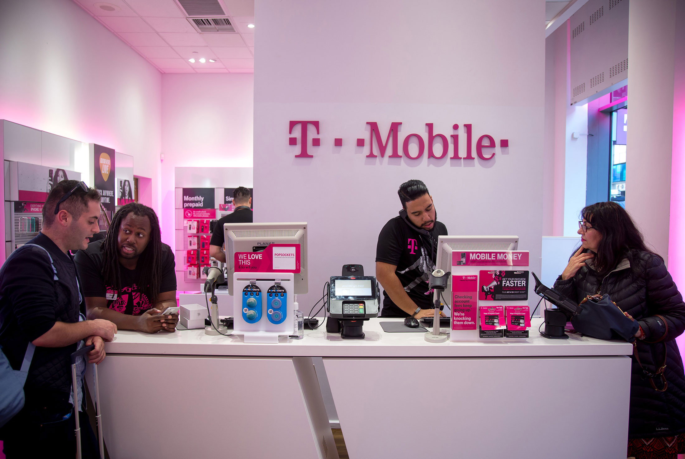 Inside A T-Mobile US Inc. Store Ahead Of Earnings Figures