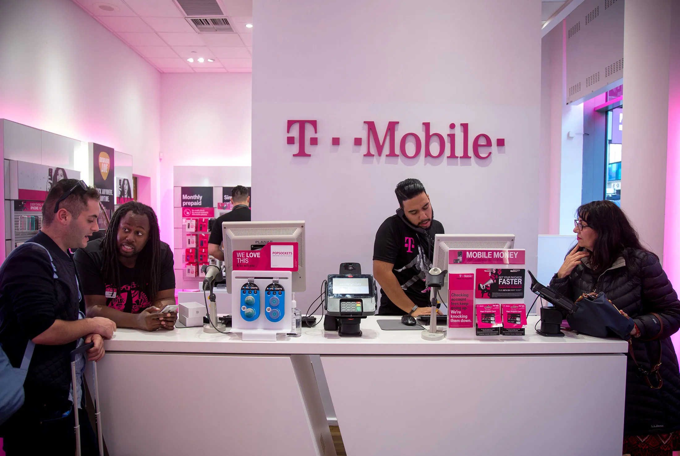 Т мобайл на базе какой сети работает. T-mobile оператор. Т мобайл США. Оператор a &t.