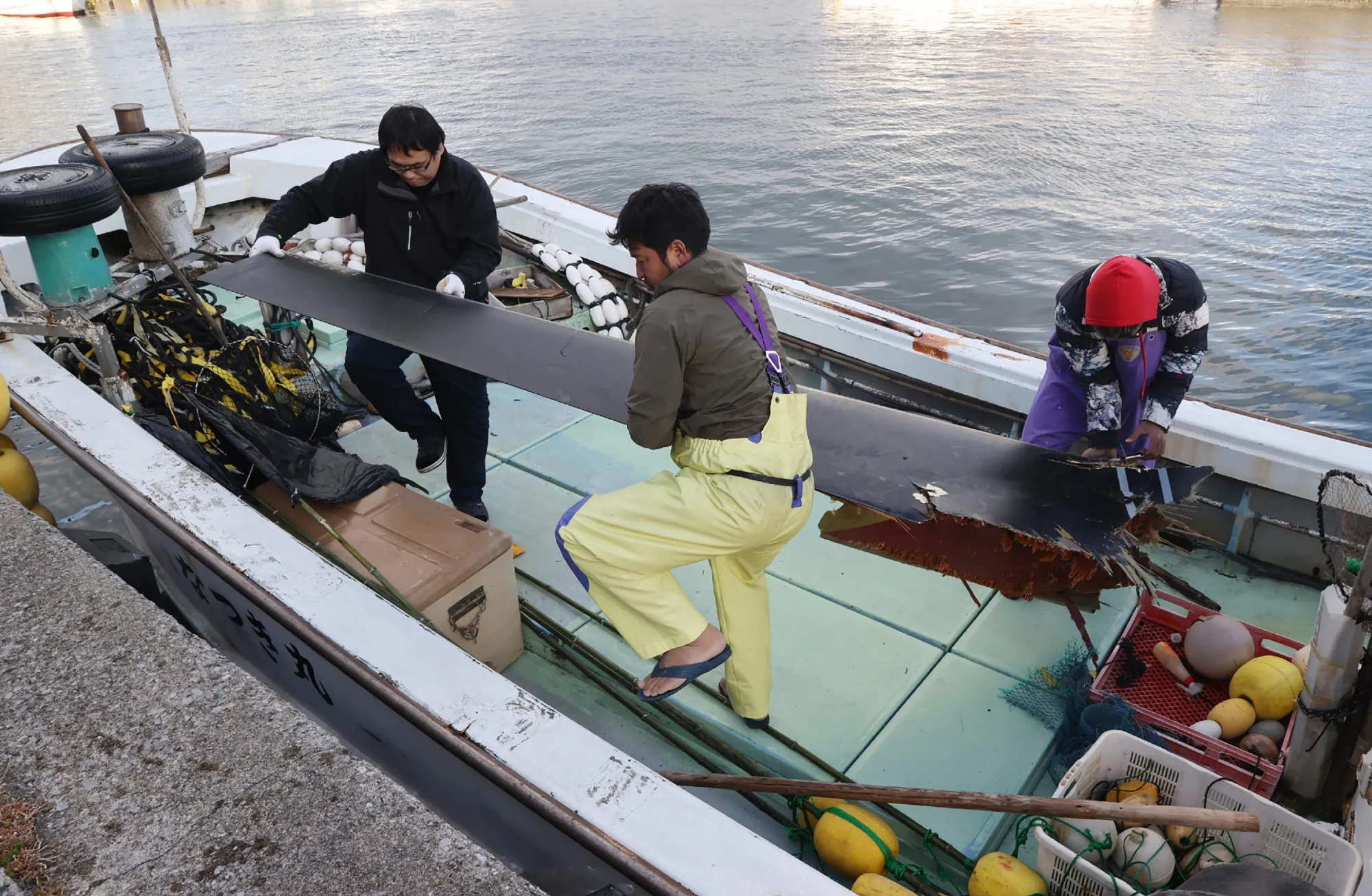 Wreckage from a crashed US Air Force CV-22B Osprey is brought ashore at a port in Yakushima-cho, Kagoshima prefecture, on Nov. 30.