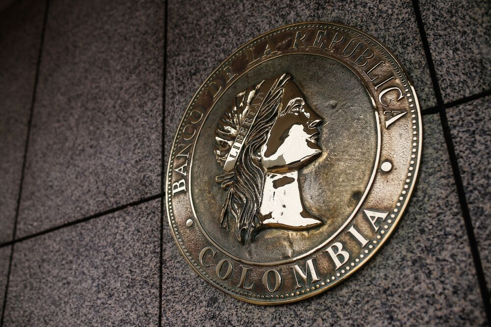 Central Bank Boss Traders Don T See Eye To On Colombia Rate A Seal Is Displayed Outside The Central Bank Of Colombia In Bogota