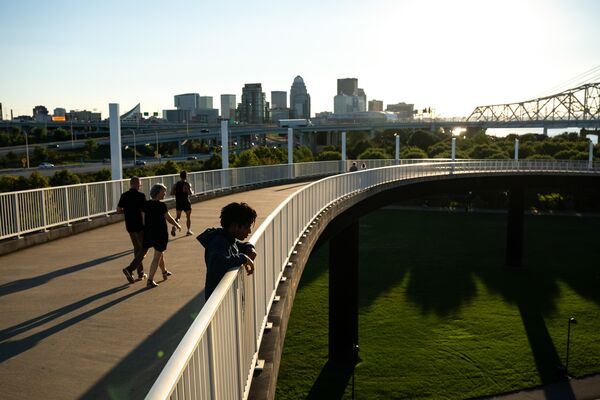 Economists Mark Up US Growth Forecasts, See Tepid Job Gains, Survey Shows