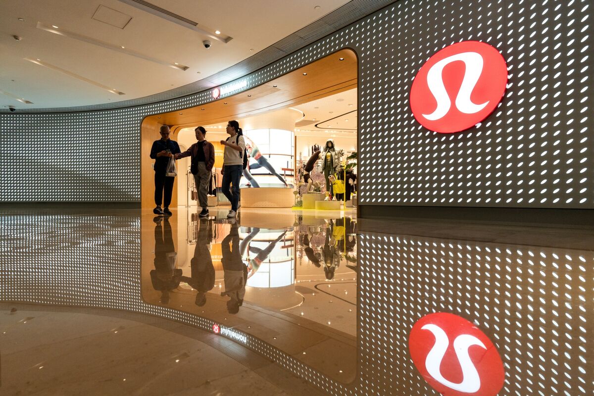 Lululemon Settles Dispute With Founder by Shaking Up Boardroom - Bloomberg.com