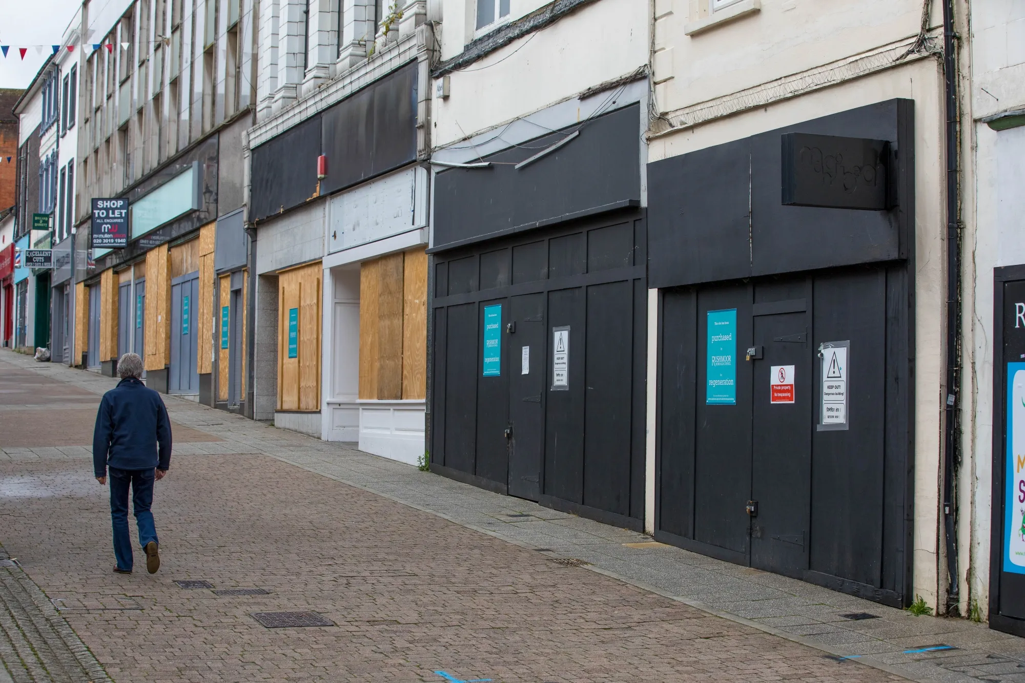 Vanishing Jobs And Empty Offices Plague Britain's Retailers