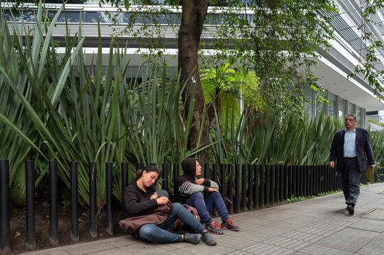 Mercenaries, Spies, and Double Agents Gather En Masse in Bogotá