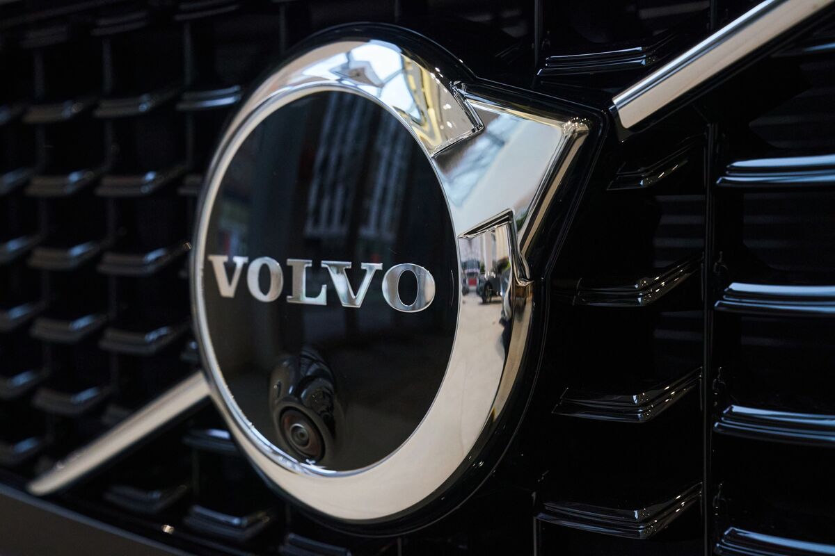 Volvo Cars Q3 Beats Expectations; Shares Surge 41%