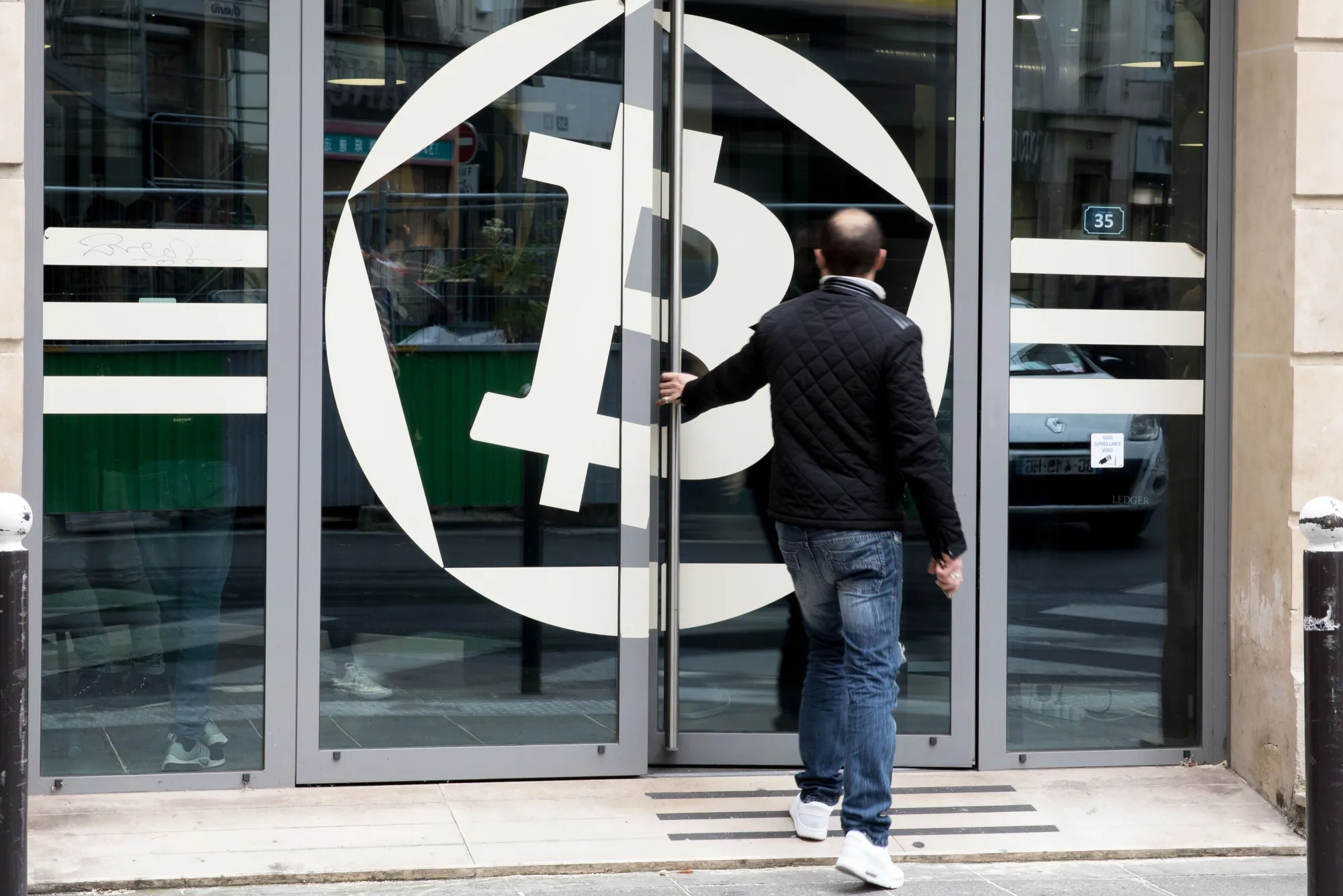 仮想通貨は生涯最大のバブルとノボグラーツ氏－ビットコインには強気 - Bloomberg