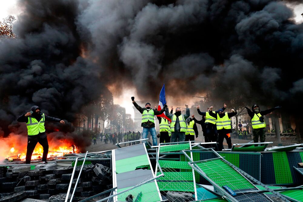 In The Gilets Jaunes Paris Riots France Faces Facebook