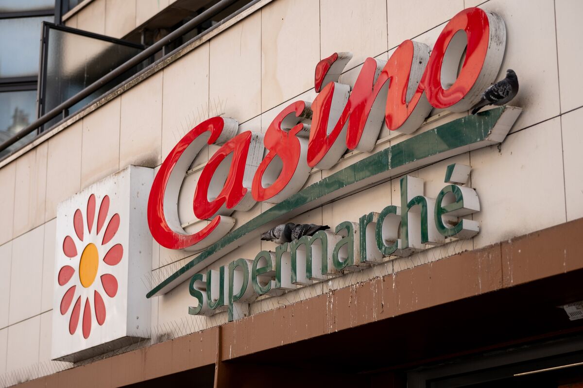 bloomberg.com - Gaspard Sebag - Grocer Casino Cleared of Manipulation, Fined for Corrupt Payment