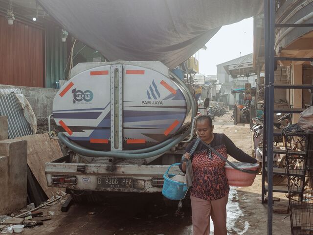 A water truck in Penjaringan, North Jakarta. Photographer: Muhammad Fadli/Bloomberg