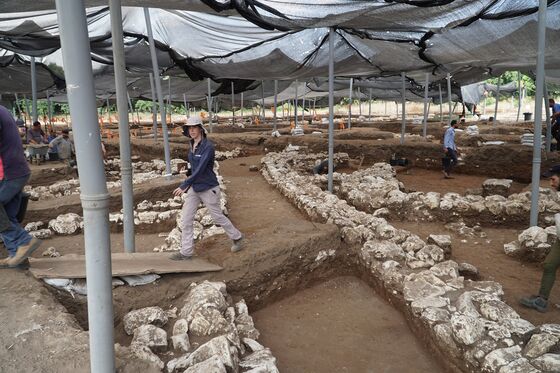 Ancient Bronze Age Settlement Found in Israeli Excavation