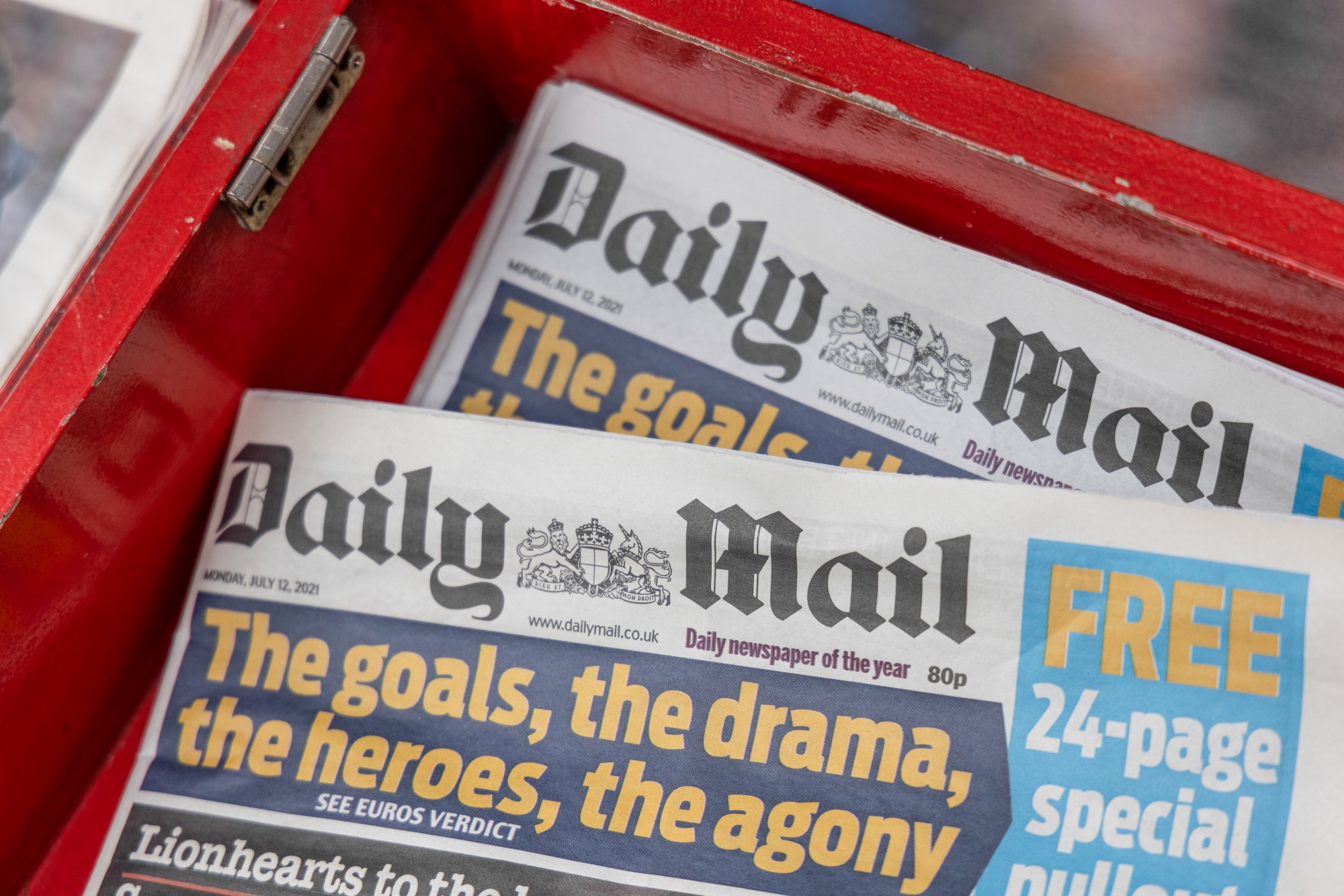 Udveksle overvåge Samlet Daily Mail's Rothermere Closes in on £400m Deal to Take Newspaper Private -  Bloomberg