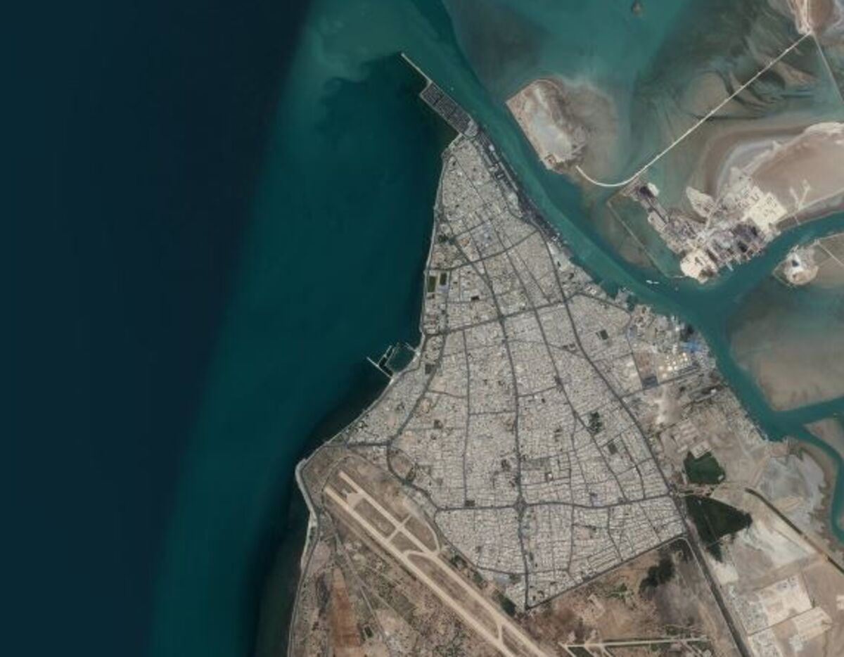 At Least Three Ships on Fire in Iran’s Bushehr Port - Bloomberg