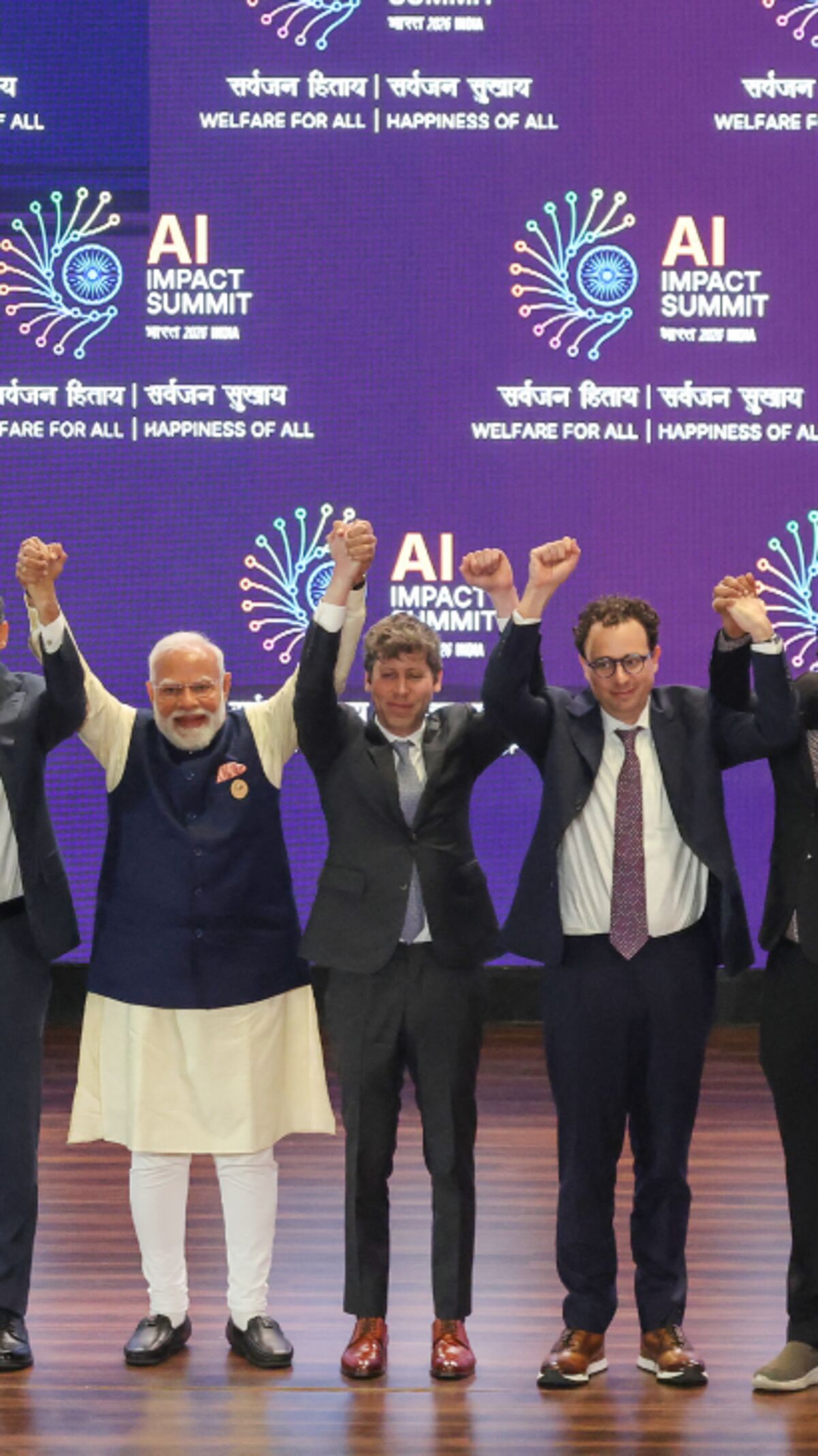 Altman, Amodei Refuse to Hold Hands at Event