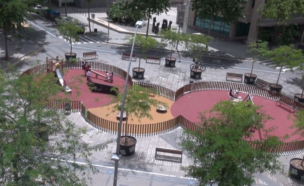 Inside A Barcelona Superblock Pedestrians Rule Bloomberg