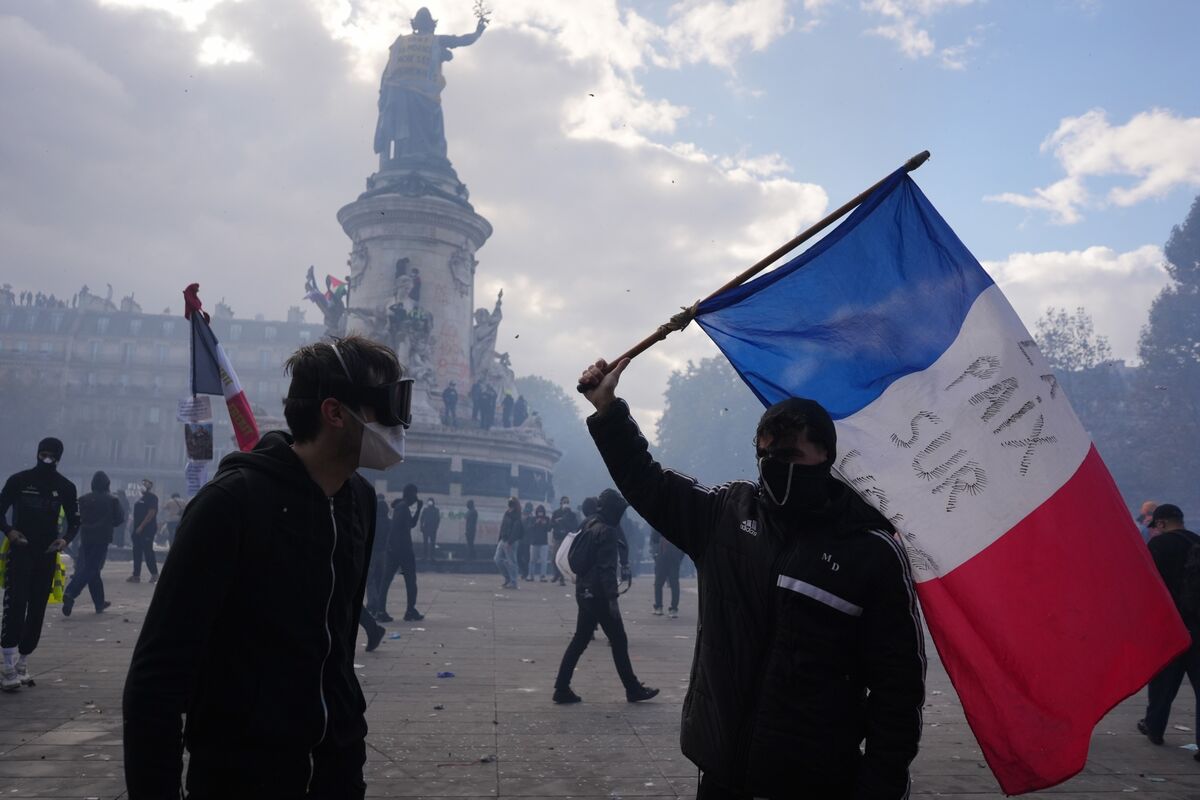 French Crisis Creates a Cheap Contrarian Trade