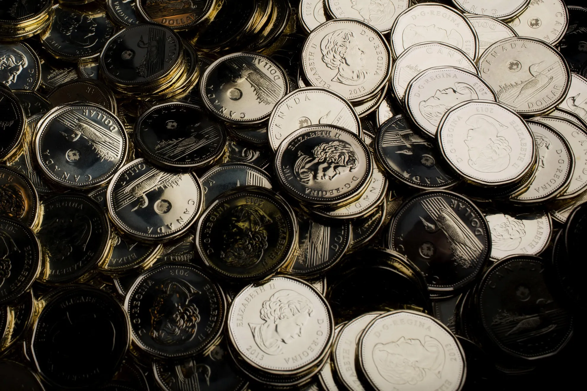 Trump Tariffs Weigh on Canadian Stocks as Loonie Falls on GDP