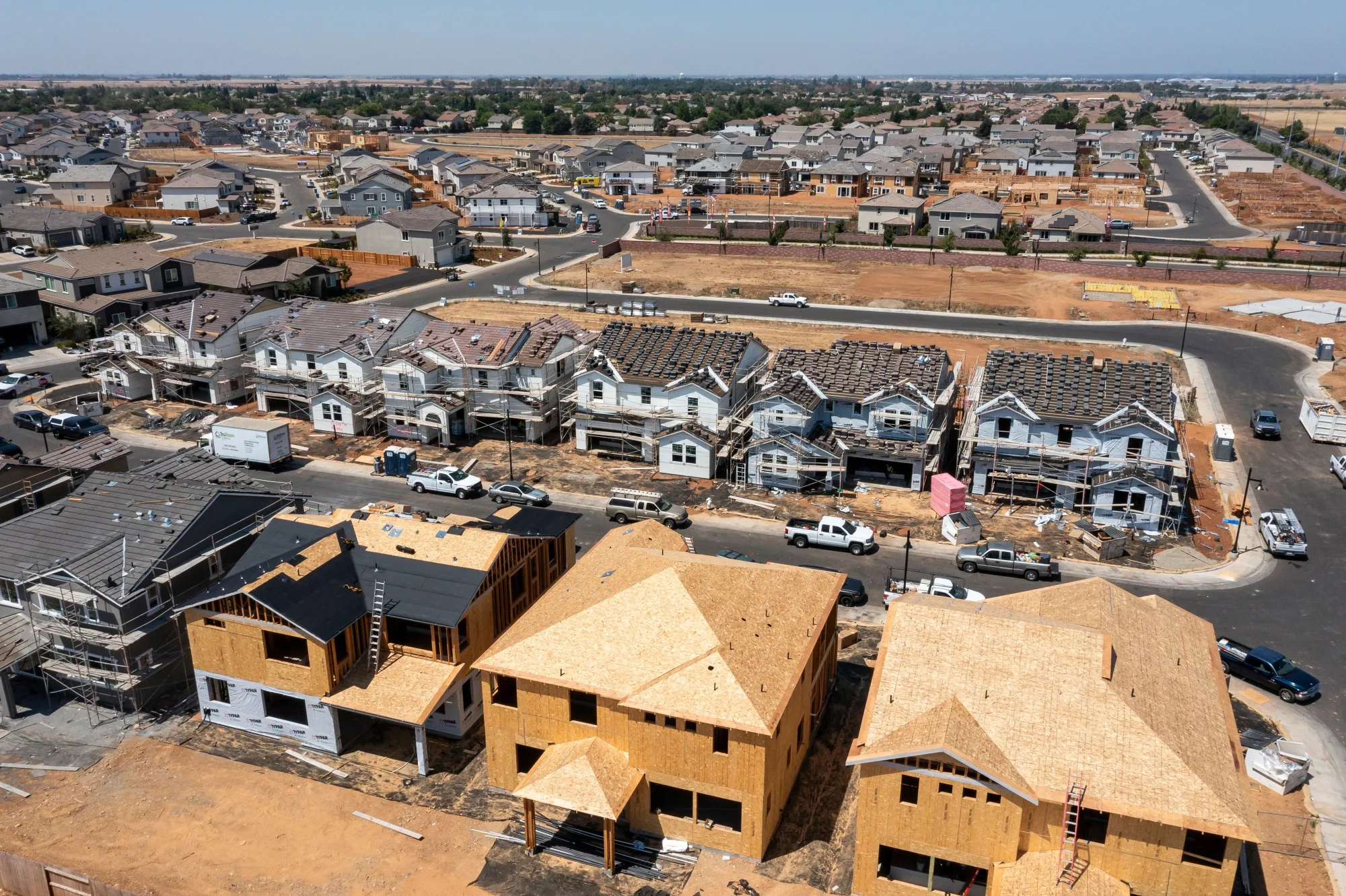 Sales of&nbsp;new single-family&nbsp;homes increased 5.9% last month to a 664,000 annualized rate.