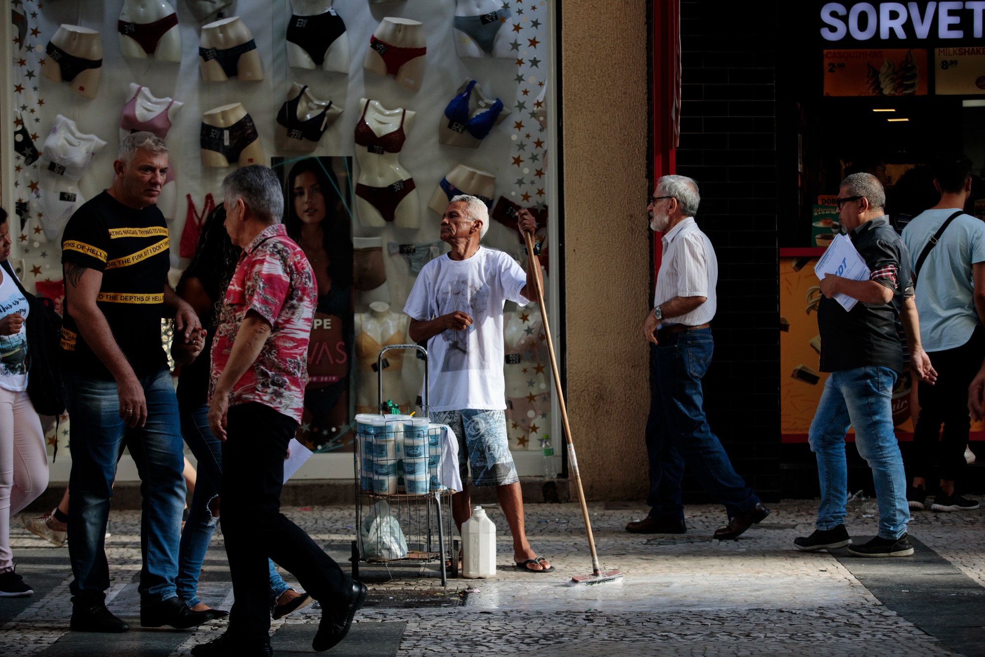 Raging pandemic shuts down Sao Paulo as Brazil nears Pfizer deal