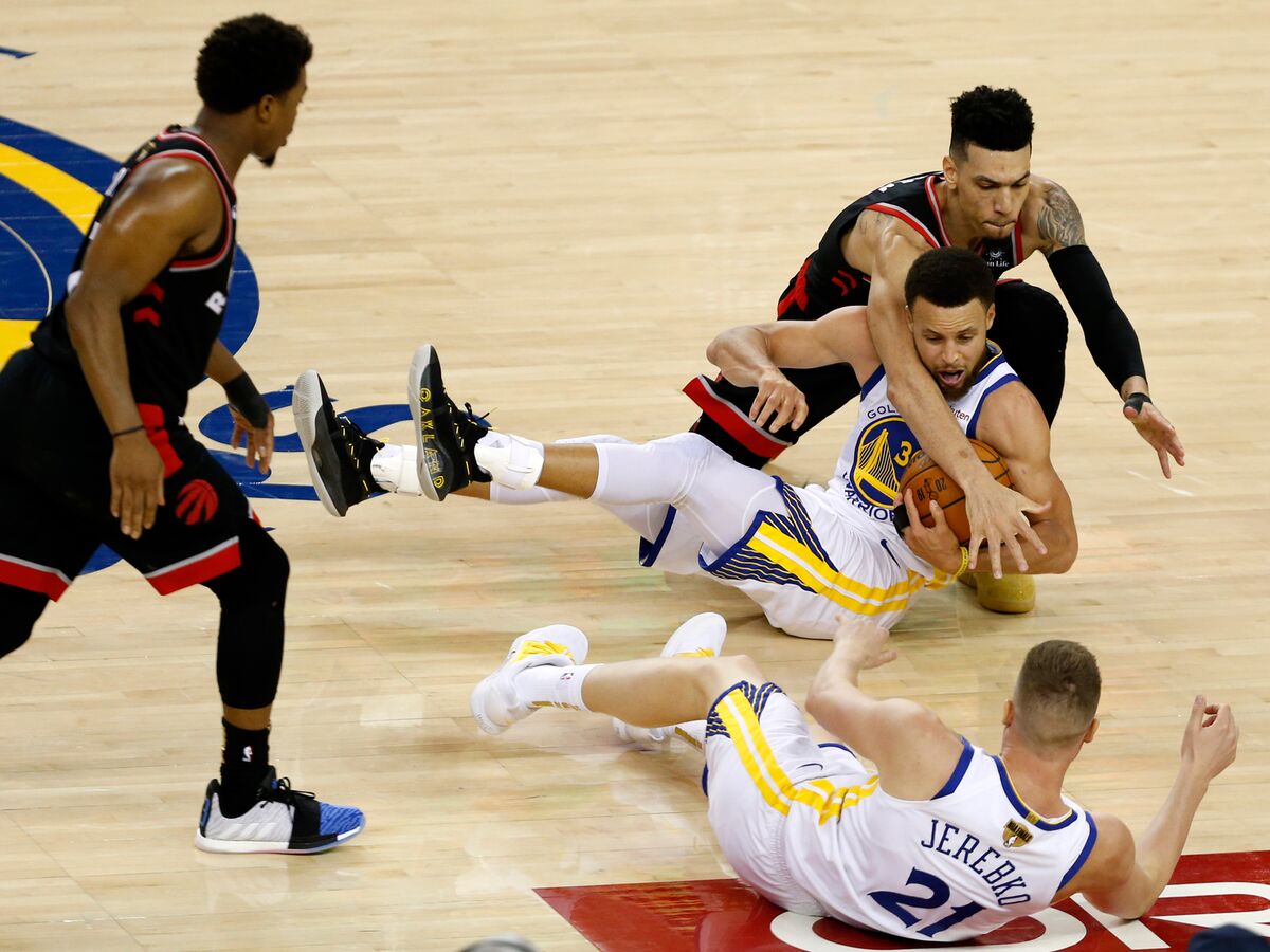 Raptors Hit Big Shots, Beat Warriors For 2-1 NBA Finals Lead - Bloomberg