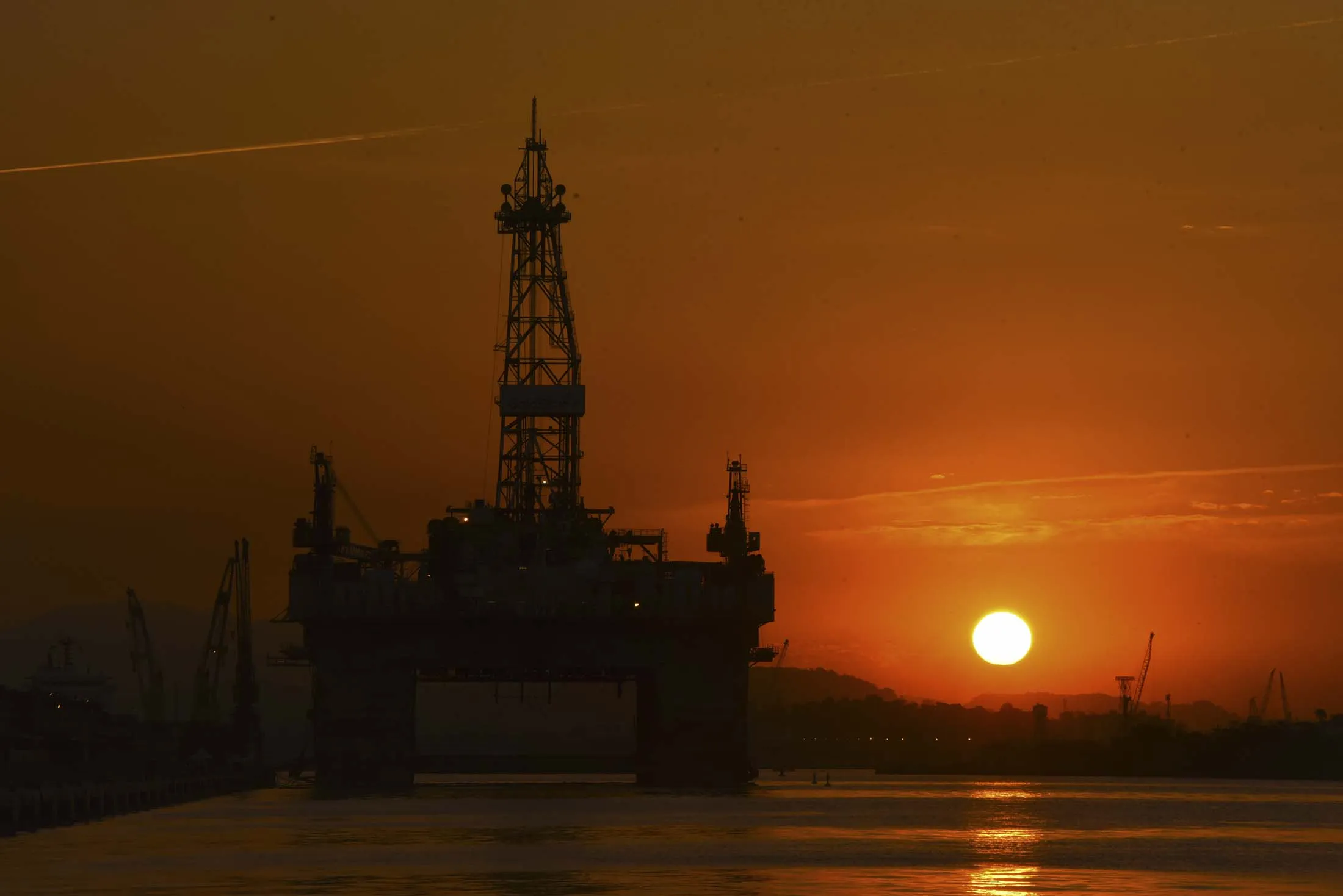 Gasoline prices hiked amid omicron variant of COVID-19 in Rio de Janeiro, Brazil