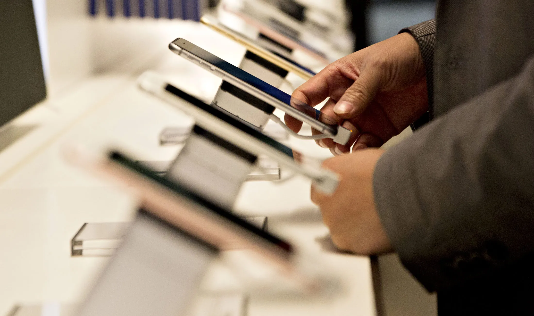 1479380796_Apple-iphone-screens