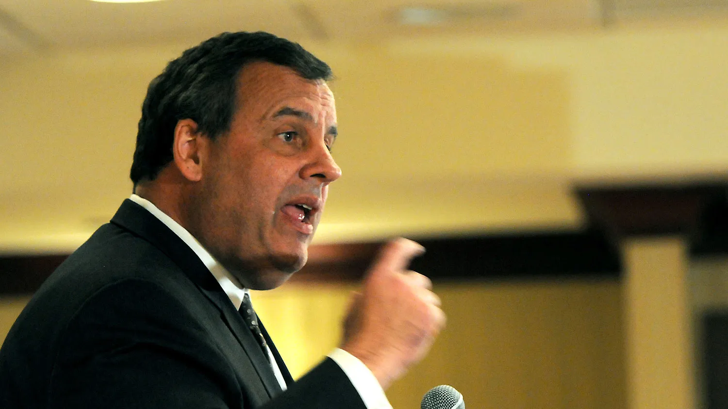 New Jersey Gov. Chris Christie speaks to a group of Republicans at the Dallas County Spring Speaker Series February 9, 2015, in West Des Moines, Iowa.
