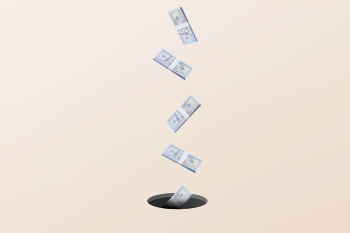 Hedge Fund Collapse Sparks Global Hunt for Almost $600 Million