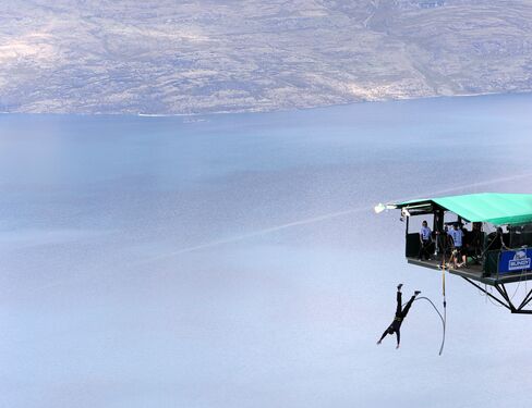 Bungee jumping in Queenstown