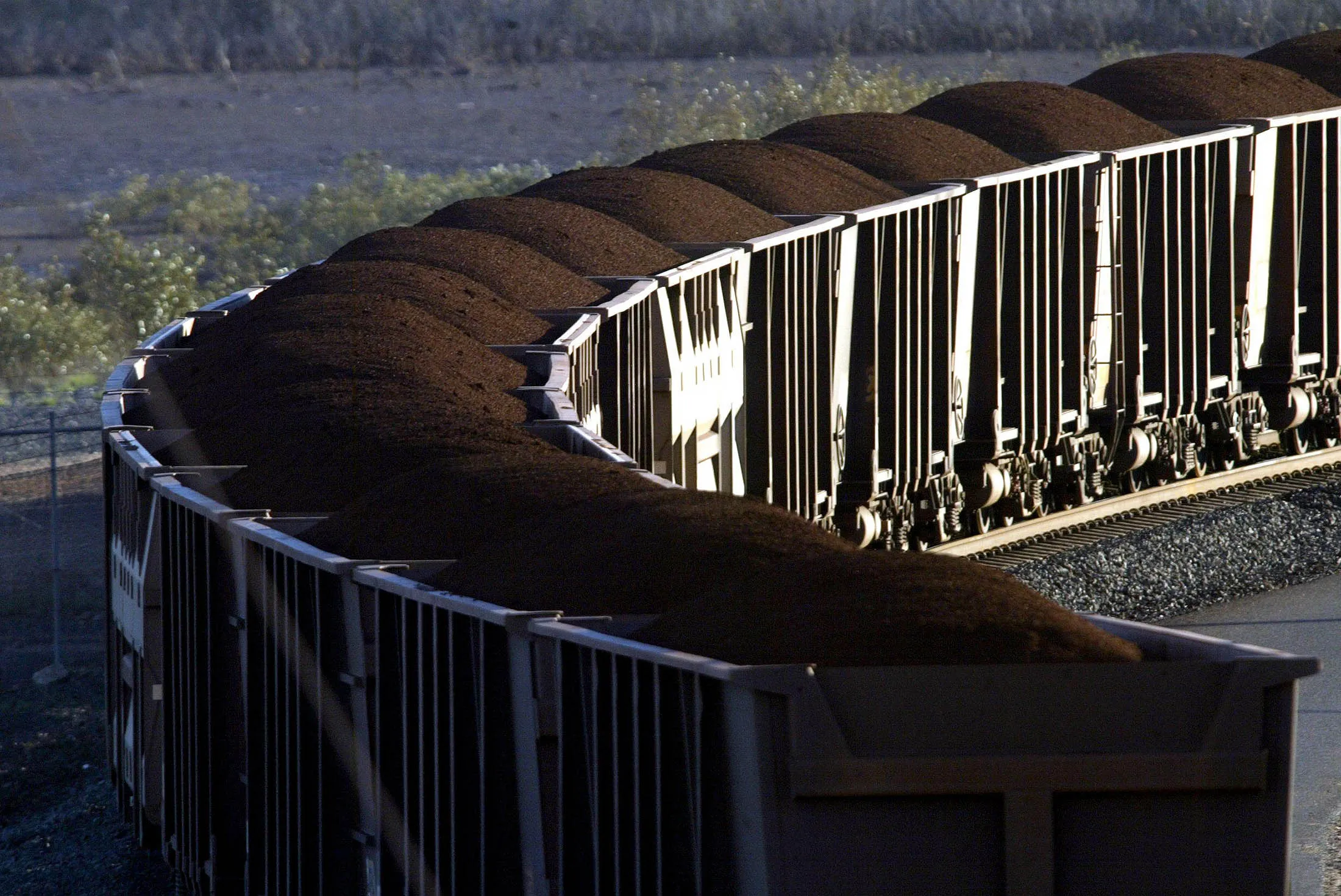 (AUSTRALIA &amp; NEW ZEALAND OUT) Generic - An iron Ore train arrives at Port Hedland processing Pilbara Iron Ore for export, 23 June 2005. The AGE Picture by GLENN CAMPBELL
