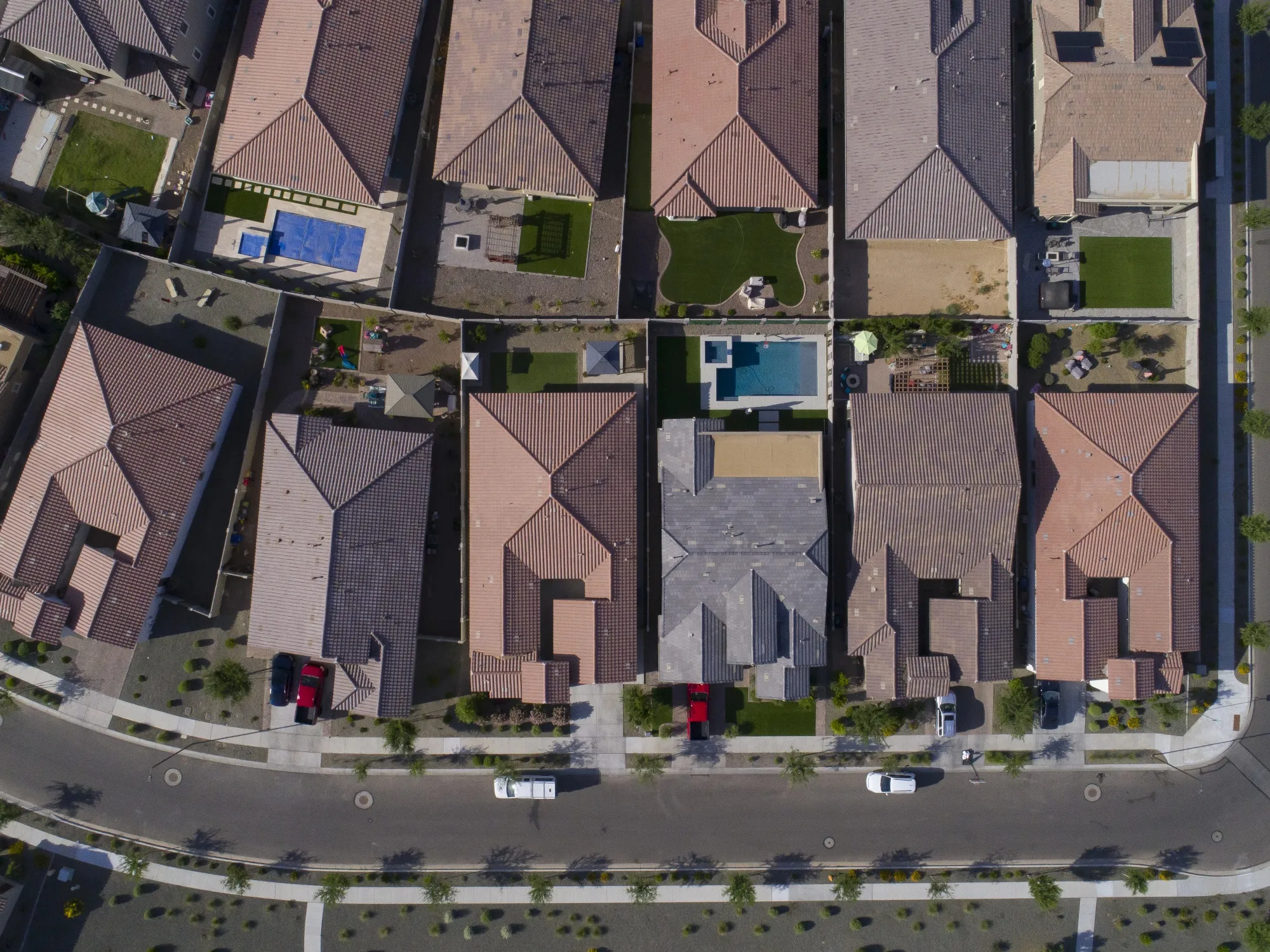 The number of&nbsp;homes sold&nbsp;in August and awaiting the start of construction&nbsp;ticked higher.