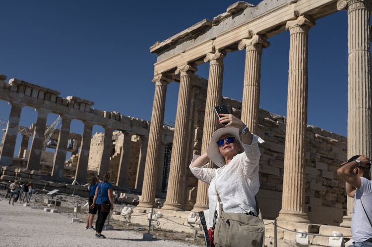 Greek Economy as Tourists Return