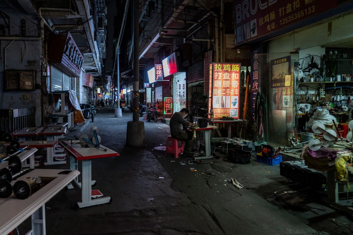 Xi’s Export Juggernaut Is Leaving China’s Factory Workers Behind